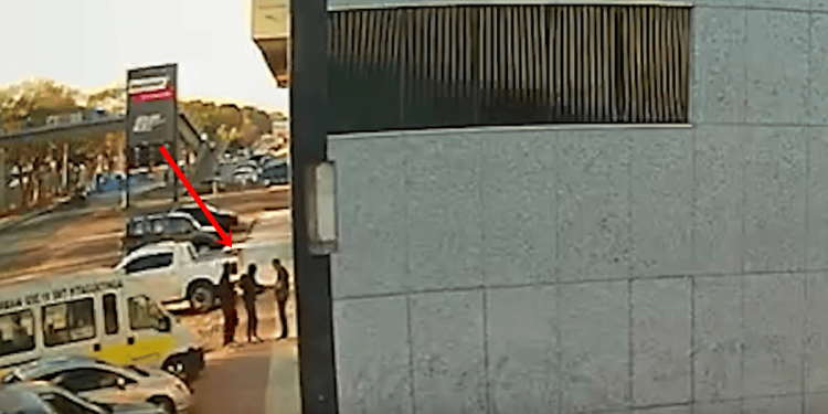 Encapuzados armados rendem homem e roubam carro em Taguatinga