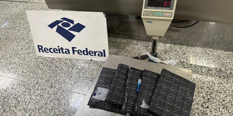 Passageiro é preso no DF ao tentar pegar voo com 3,7kgs de cocaína