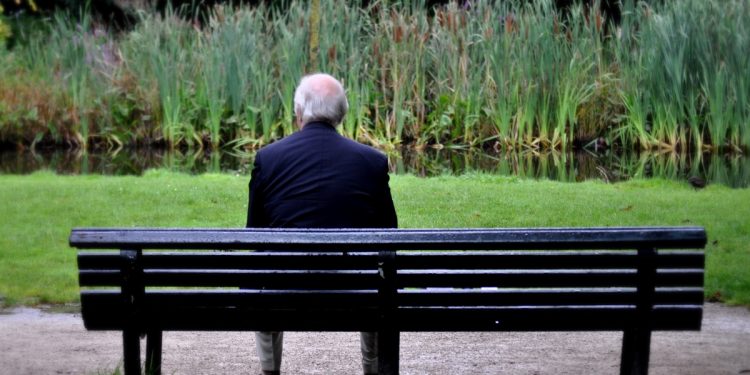 Envelhecer sem solidão: qual é o impacto da vida social no cérebro?