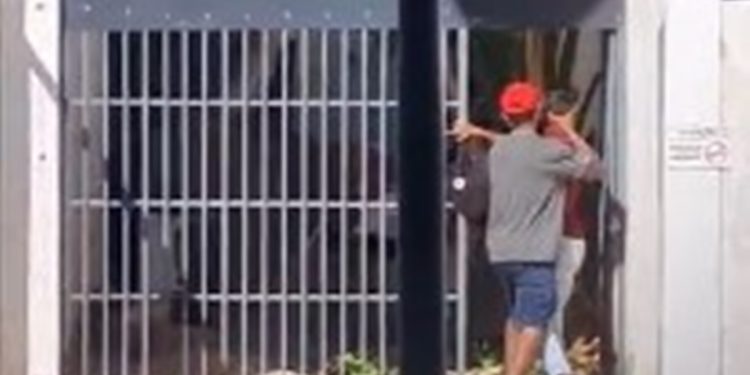 Agressor esmurra cabeça de mulher à luz do dia na Asa Norte