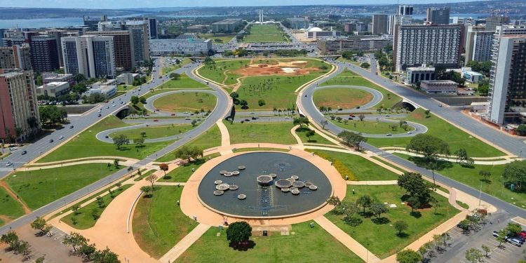 Salários de até R$ 17 mil: DF inicia 2026 com diversos concursos; veja