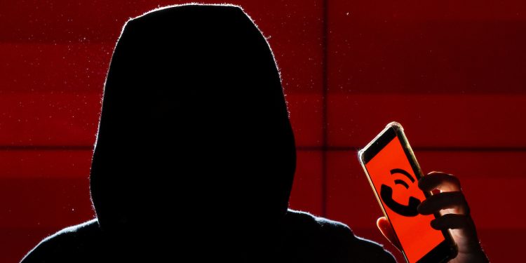 Ladrão clona portão de shopping no DF, tira selfies e leva R$ 43 mil