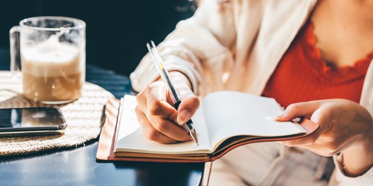 Por que o cérebro tenta sabotar metas e como mudar isso em 2026