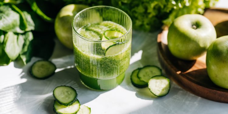 Detox? Nutricionistas explicam benefícios do suco verde para o corpo