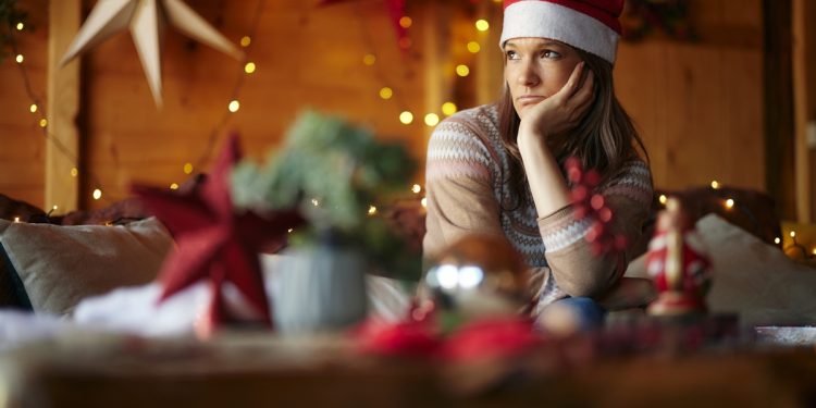 Neurologista conta por que sentir solidão no fim do ano afeta o cérebro