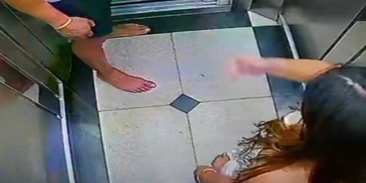 Homem é preso por espancar mulher em elevador; ela caiu do 10º andar