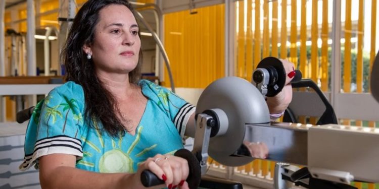 Airbnb é condenado a pagar auxílio para turista que ficou paraplégica