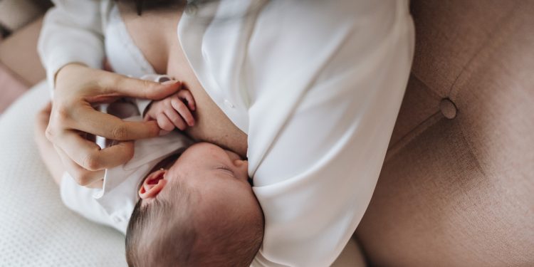 Brasil elimina transmissão vertical de HIV, da mãe para o bebê