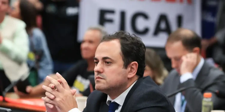 Glauber Braga é suspenso por 6 meses após votação na Câmara dos Deputados