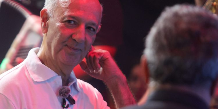 Condenado à inelegibilidade, Arruda filia-se ao PSD em clima de campanha