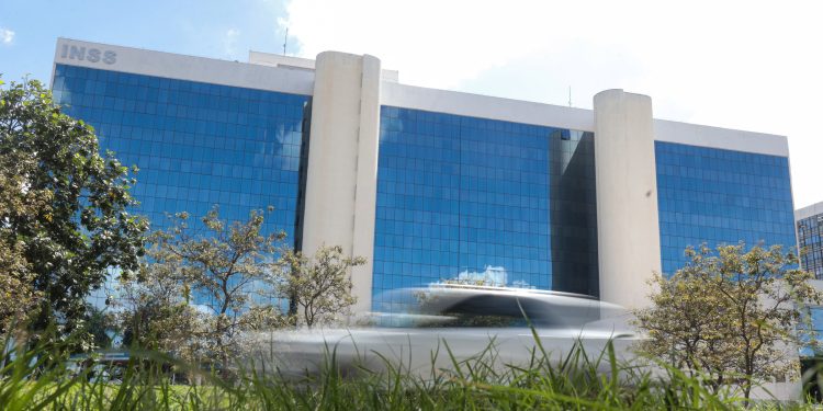 INSS: ONG que faturou milhões funciona em cubículo e tem 1 funcionário