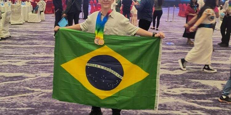 Jovem do DF conquista ouro em Olimpíada de Cybersegurança na China
