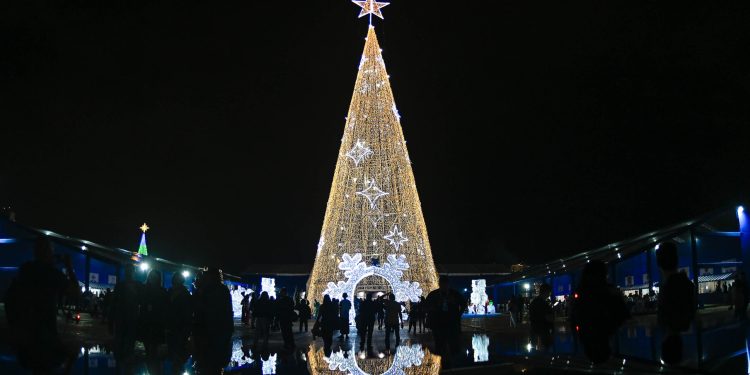 Shoppings e comércio de rua terão horários especiais no Natal; confira