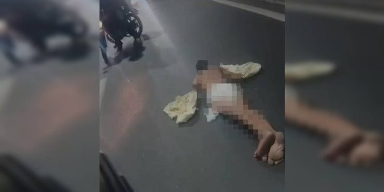 Paciente destrava porta e pula de ambulância em movimento no RJ