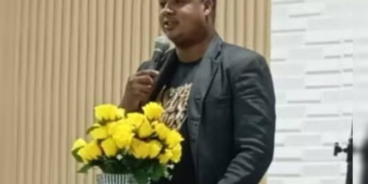 Pastor é morto com 15 tiros em motocicleta ao deixar carona em casa