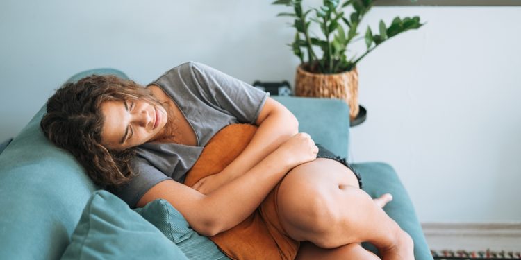 Ginecologistas explicam o que realmente funciona para TPM intensa