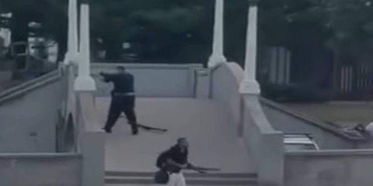 Vídeo mostra terroristas atirando contra pessoas em festa na Austrália