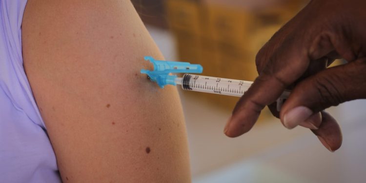 Vacina contra bronquiolite em bebês será distribuída nesta 4ª no DF