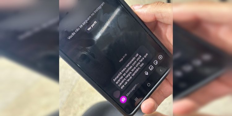 Treta entre universitários acaba em água na cara e ameaça com taser