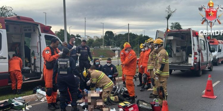 Mulher morre atropelada por moto no Eixinho Norte