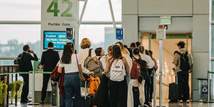 Aviões que pousariam em Brasília mudam rota por causa de temporal