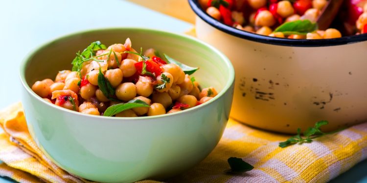 Nutricionista conta 7 benefícios do grão-de-bico para a saúde