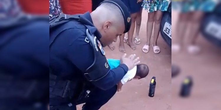 Policial salva bebê de 1 mês engasgado com leite no DF. Veja vídeo