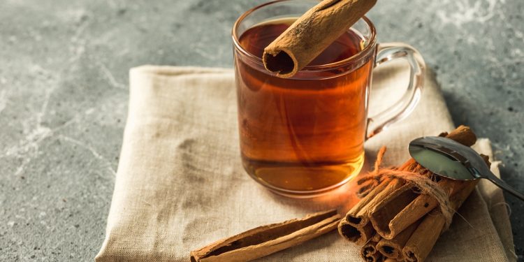Nutricionista explica qual chá pode ajudar no controle da glicose