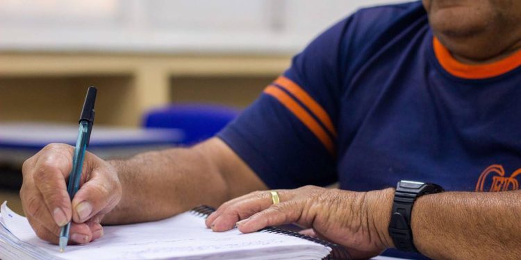 DF tem o maior rendimento e a menor taxa de analfabetismo do país