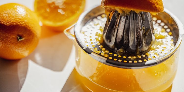 Suco de laranja é aliado da saúde cardiovascular, aponta estudo