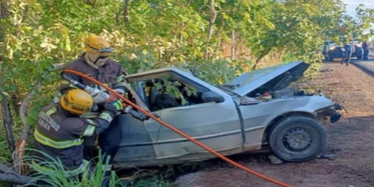 Três mulheres e duas crianças morrem em acidente de carro na BR-020