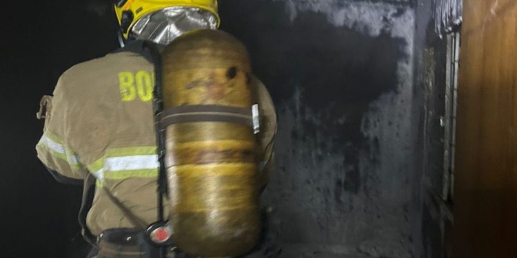 Homem causa incêndio em casa após queimar colchão da ex no DF