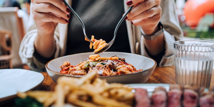 Sente mais fome que o comum? Saiba o que acontece com o seu corpo