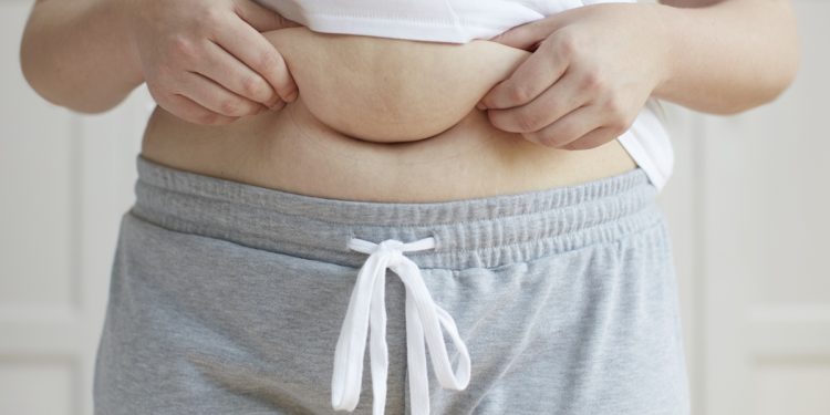 “Barriga de chope” pode sinalizar risco cardíaco precoce, diz estudo