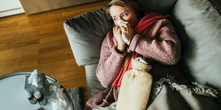 Médica ensina como diferenciar os sintomas da gripe e do resfriado
