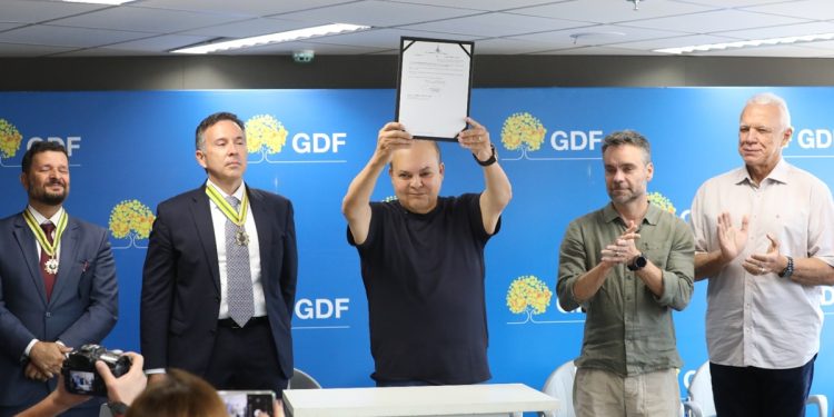 Ibaneis inaugura novo prédio da Procuradoria-Geral do Distrito Federal