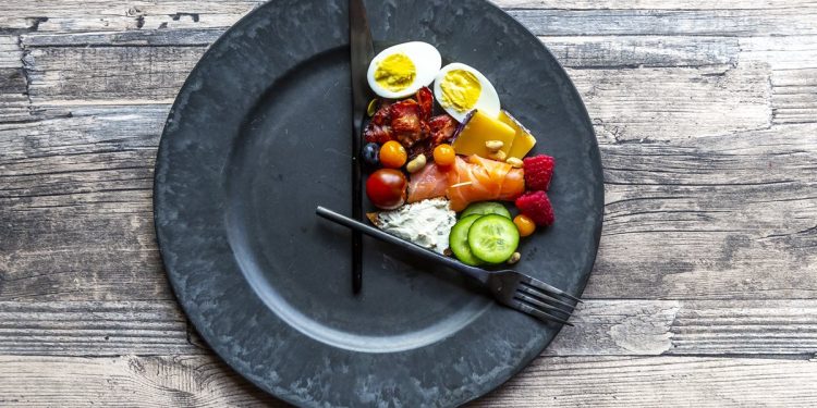 Os benefícios do jejum intermitente e dieta low carb para a diabetes