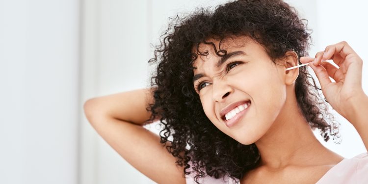 Otorrino explica as principais causas de coceira no ouvido