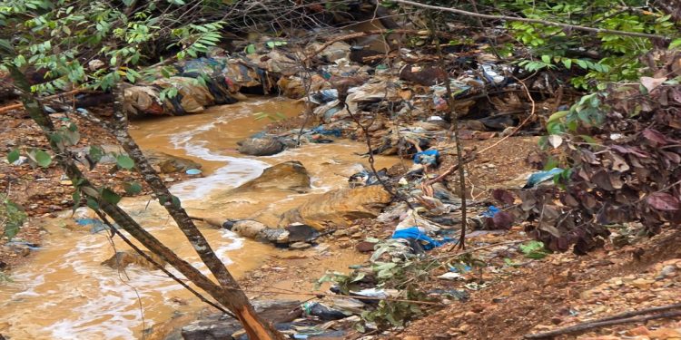 Justiça determina ação urgente em aterro que desabou no Entorno do DF