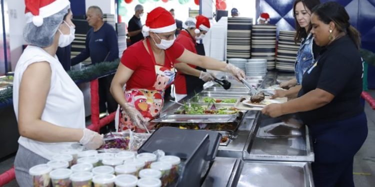 Restaurantes comunitários terão almoço de Natal a R$ 1; veja cardápio
