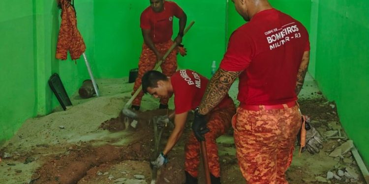 Homem que esquartejou e concretou esposa com quem tinha filhas é preso