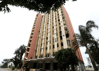 Por que o Exército pediu para suspender implosão de hotel em Brasília