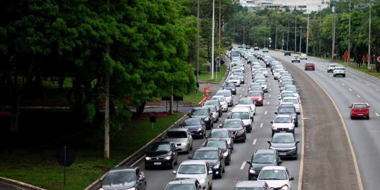 Detran-DF terá curso voltado a motoristas com medo de dirigir; entenda