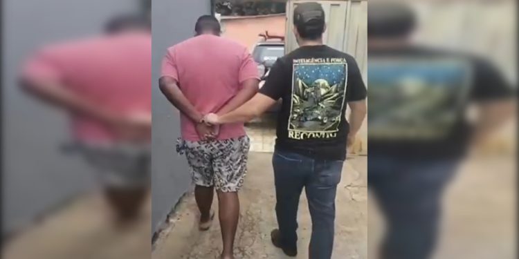 Homem que ameaçava divulgar nudes de ex-companheiros é preso. Veja vídeo