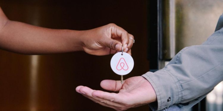 Justiça condena plataforma a indenizar cliente por falhas em anúncio