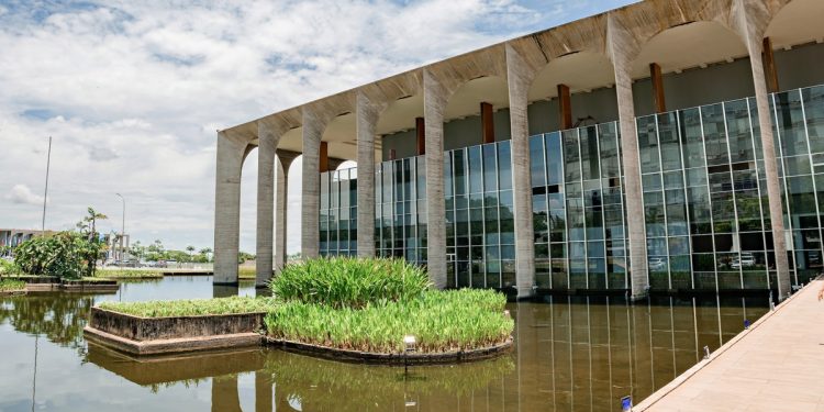 Itamaraty abre concurso com 60 vagas para diplomatas