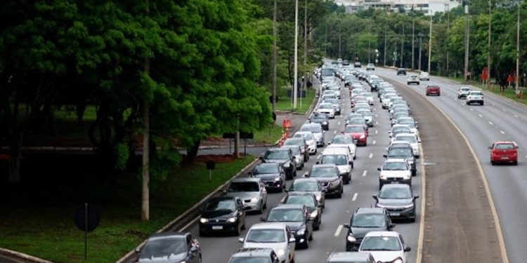 IPVA 2026: motoristas do DF já podem pagar e ter desconto de 10%; veja