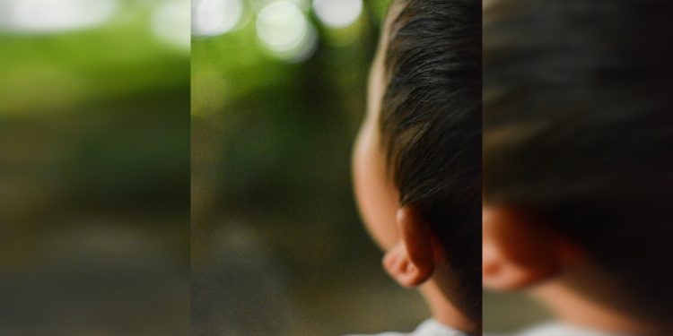 Criança de 3 anos leva facada no ombro durante briga dos pais