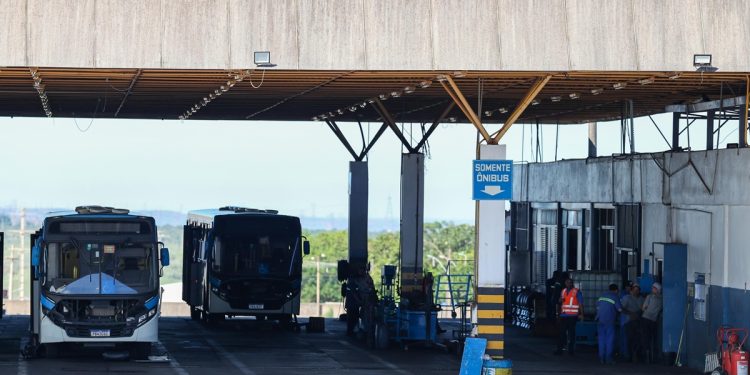 Ataques a ônibus no DF: passageiros e motoristas relatam clima de medo