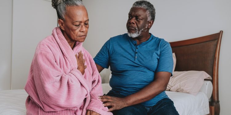 Cardiologista explica que sinais de infarto em mulheres são diferentes